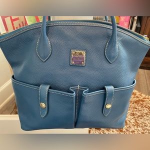 Dooney & Bourke Tote handle purse